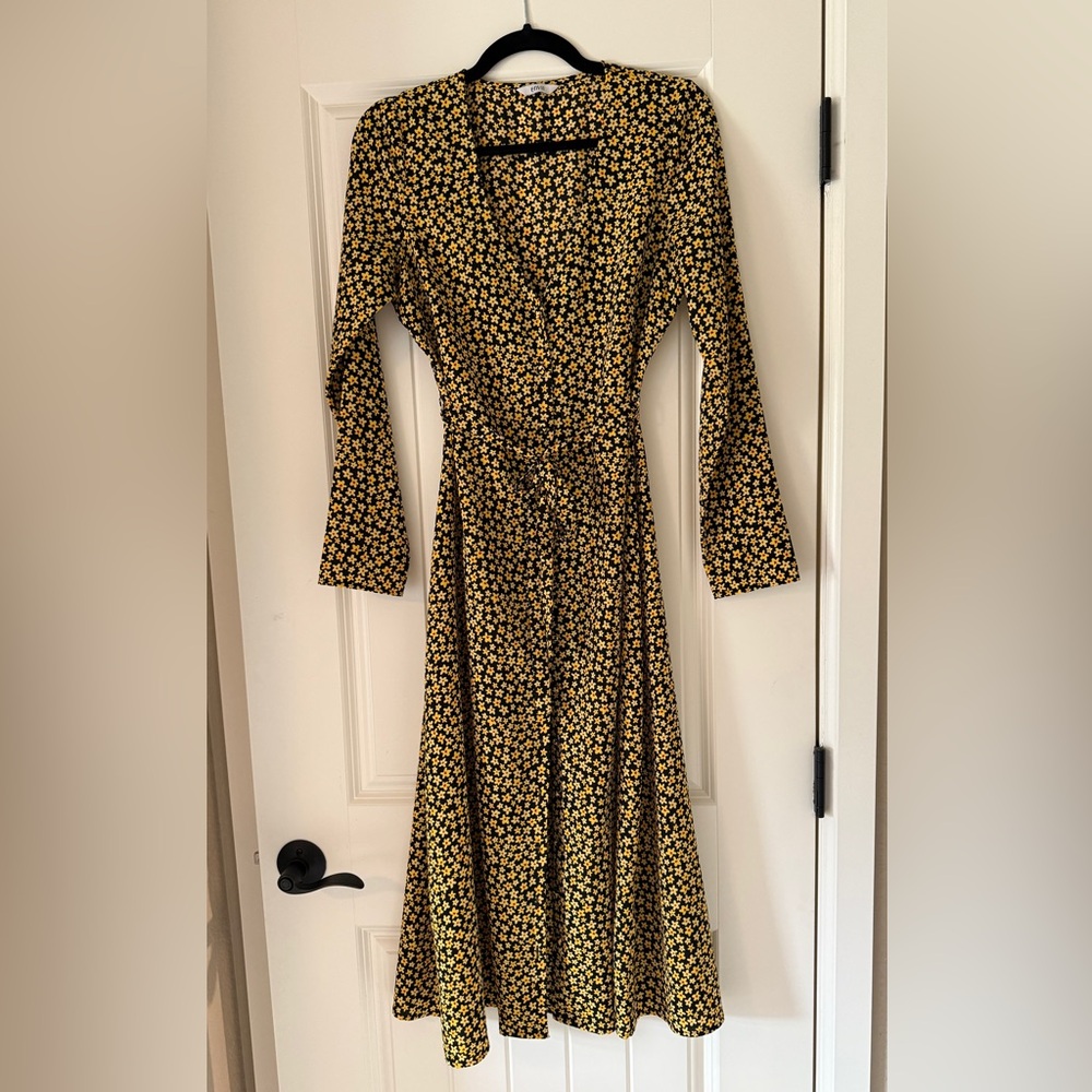 Chic Long Sleeve Floral Dress in Black and Yellow